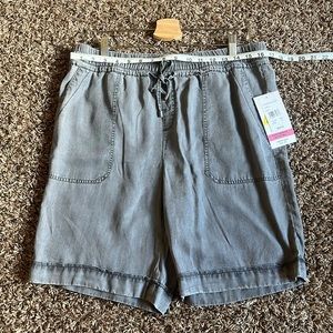 Intro. ❤️ Love the Fit Bermuda Shorts